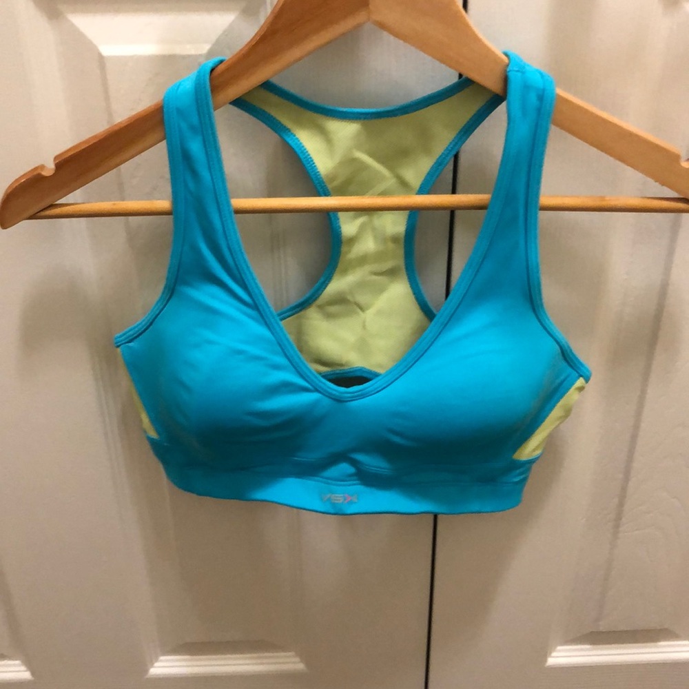 Victoria’s Secret two tone workout bra. Like new.